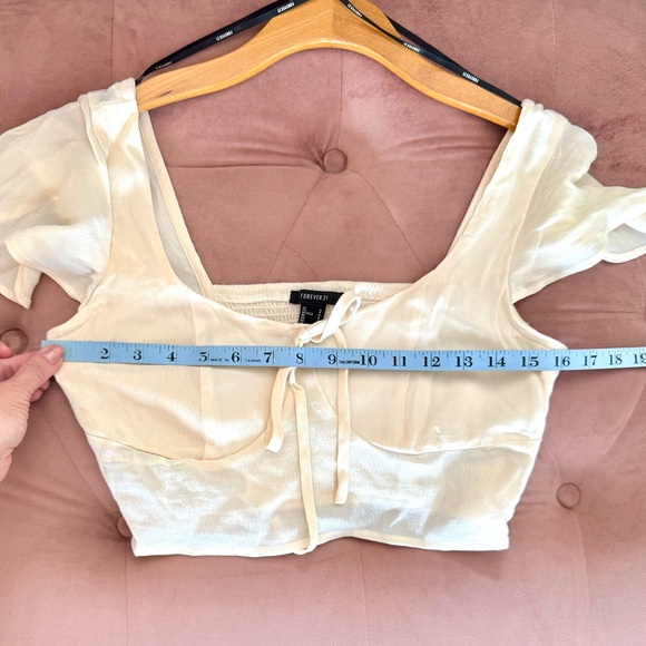 New Without Tag Ivory Butterfly Sleeves Crop Top Size Small - Picture 4 of 7